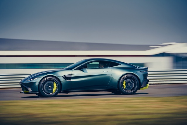 Aston Martin Vantage AMR manuel şanzımanla geldi - 6