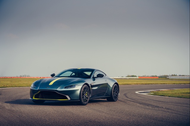 Aston Martin Vantage AMR manuel şanzımanla geldi - 7