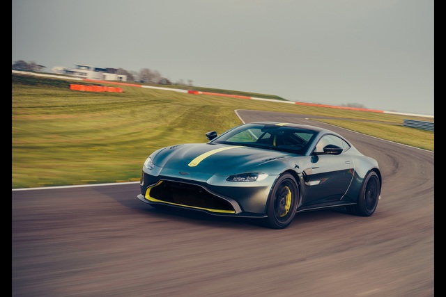 Aston Martin Vantage AMR manuel şanzımanla geldi - 8