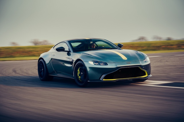 Aston Martin Vantage AMR manuel şanzımanla geldi - 4