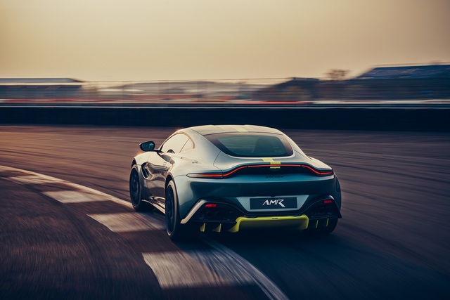 Aston Martin Vantage AMR manuel şanzımanla geldi - 2