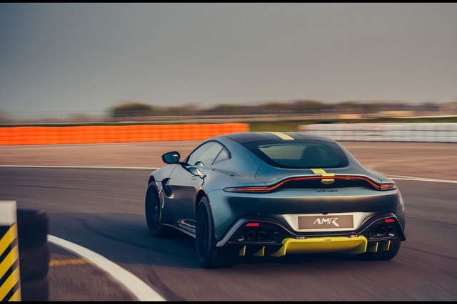 Aston Martin Vantage AMR manuel şanzımanla geldi - 9