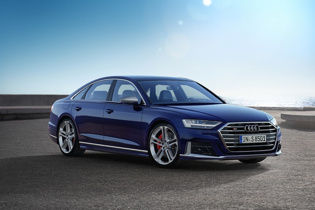 Yeni Audi S8 571 bg güç üretiyor - 1