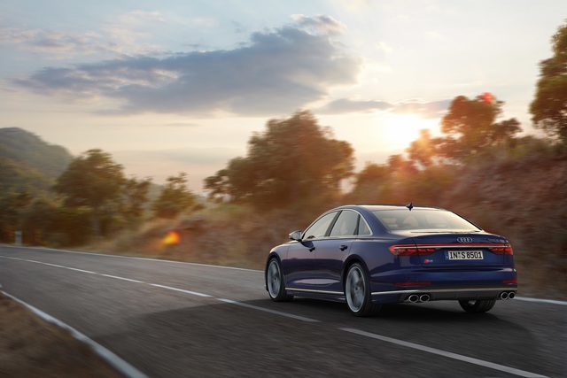 Yeni Audi S8 571 bg güç üretiyor - 4