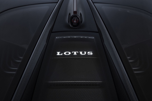 Lotus ilk hiper otomobili Evija'yı tanıttı! - 7