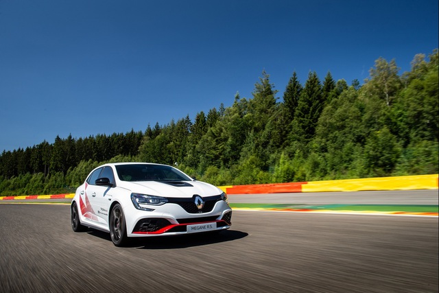 Renault Megane RS Trophy R Spa’nın da rekorunu kırdı! - 1