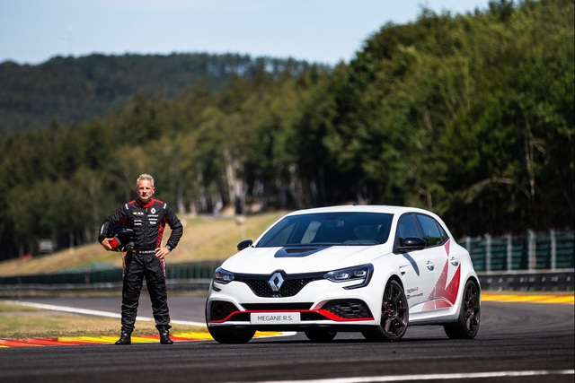 Renault Megane RS Trophy R Spa’nın da rekorunu kırdı! - 2