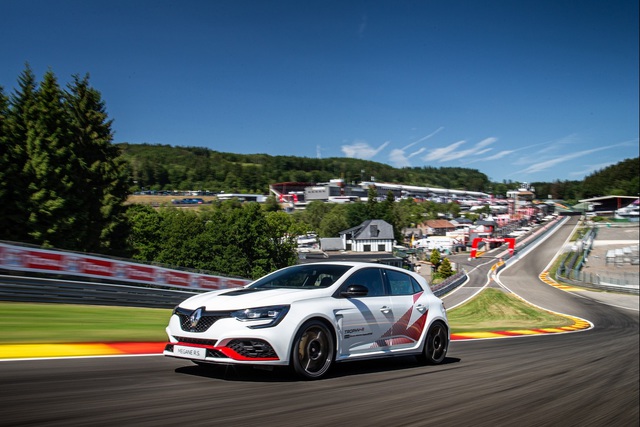 Renault Megane RS Trophy R Spa’nın da rekorunu kırdı! - 3