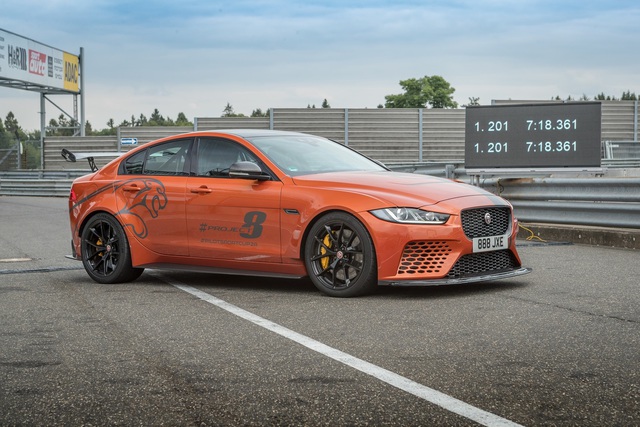 Jaguar XE SV Project 8 Ring’de kendi rekorunu geliştirdi - 1