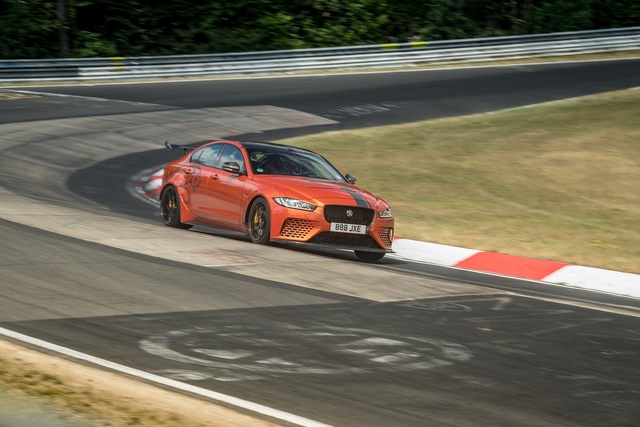 Jaguar XE SV Project 8 Ring’de kendi rekorunu geliştirdi - 2