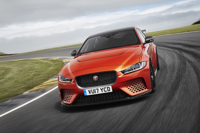 Dopingli Jaguar XE: SV Project 8 - 3