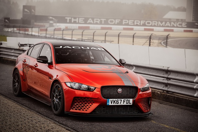 Jaguar XE Project 8 Ring'in en hızlı sedanı rekorunu darmadağın etti! - 5