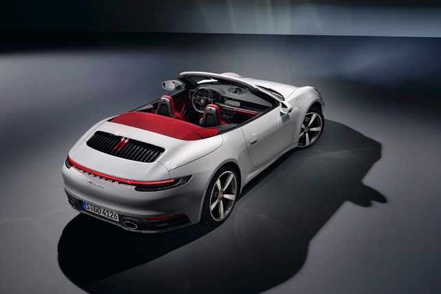 Porsche 911 Carrera Coupe ve Cabrio 15 bg ekstra güçle geldi - 4