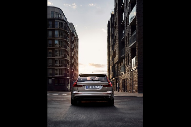 2018 Volvo V60, Cenevre öncesi yüzünü gösterdi - 3