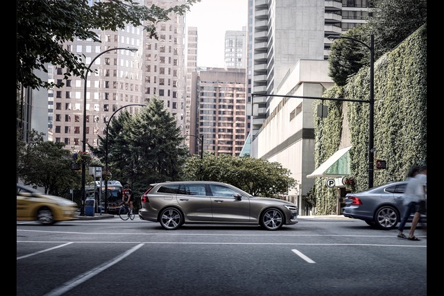 2018 Volvo V60, Cenevre öncesi yüzünü gösterdi - 4