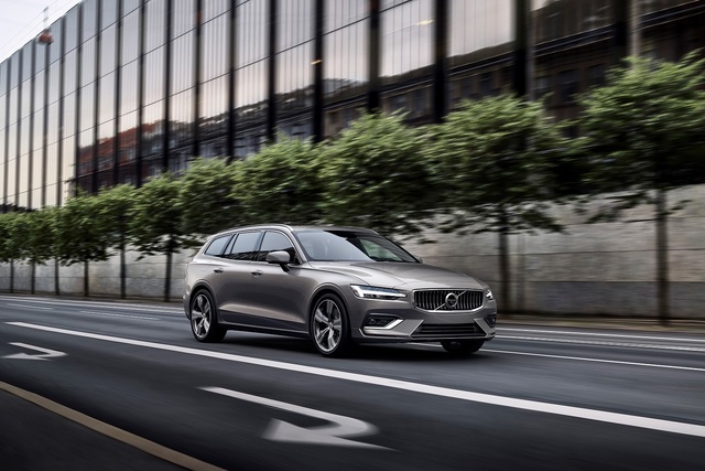 2018 Volvo V60, Cenevre öncesi yüzünü gösterdi - 1