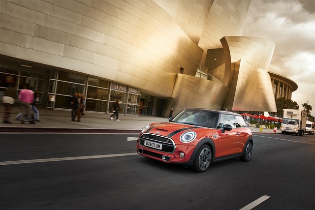 MINI Hatchback ve Convertible modelleri makyajlandı - 5