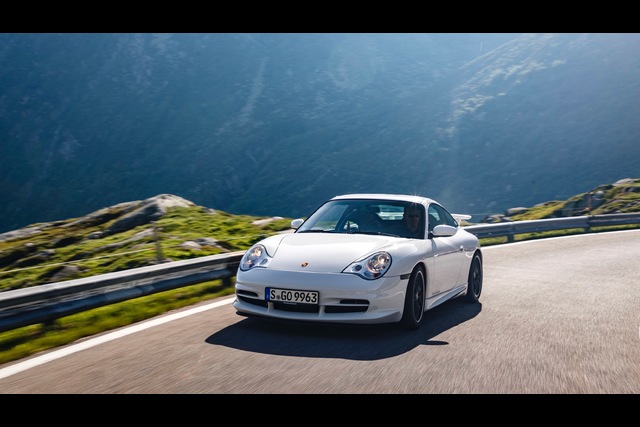 Porsche 911 GT3 20 yaşında - 25