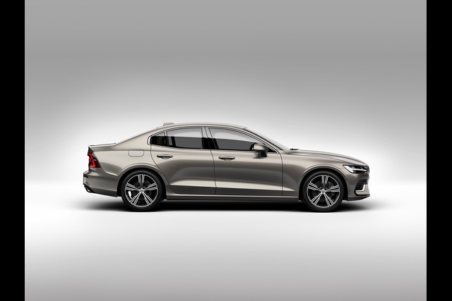 Volvo S60'a 390 bg'lik PHEV versiyonu geldi - 5