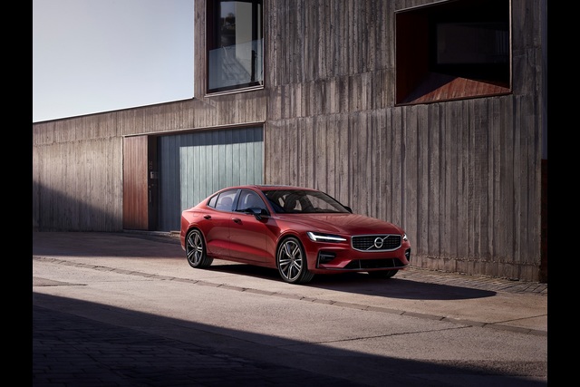 Volvo S60'a 390 bg'lik PHEV versiyonu geldi - 9