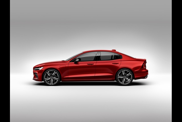 Volvo S60'a 390 bg'lik PHEV versiyonu geldi - 11