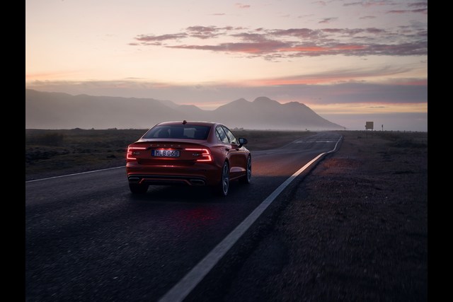 Volvo'nun ilk Amerikanı yeni S60 tanıtıldı - 3