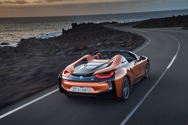 BMW i8 Roadster LA Fuarı’nda gösterildi - 1