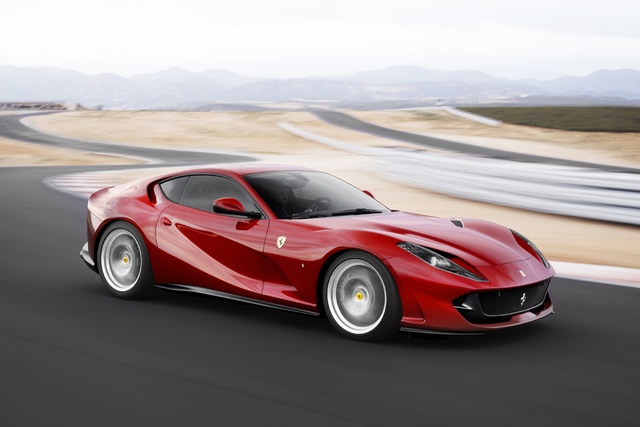 En güçlü seri üretim V12 Ferrari: 812 Superfast - 12