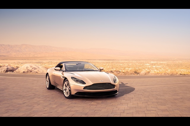 Aston Martin DB11 üstünü açtı - 4