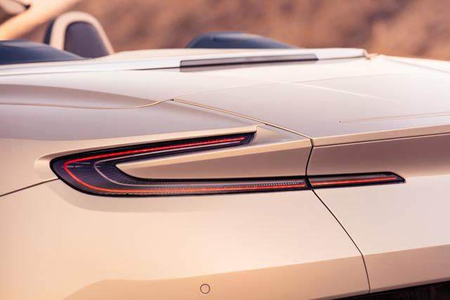 Aston Martin DB11 üstünü açtı - 14