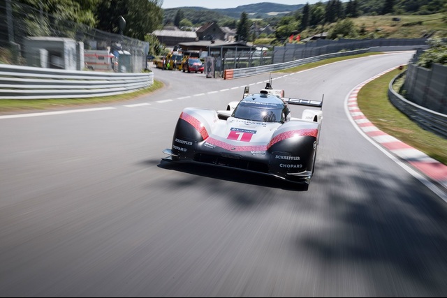 Porsche 919 Hybrid Evo 35 yıllık Ring rekorunu alt üst etti! - 1