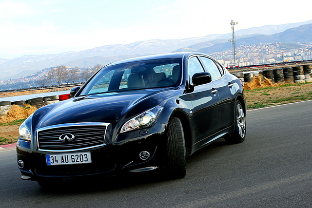 Infiniti M 30d S Premium - 3