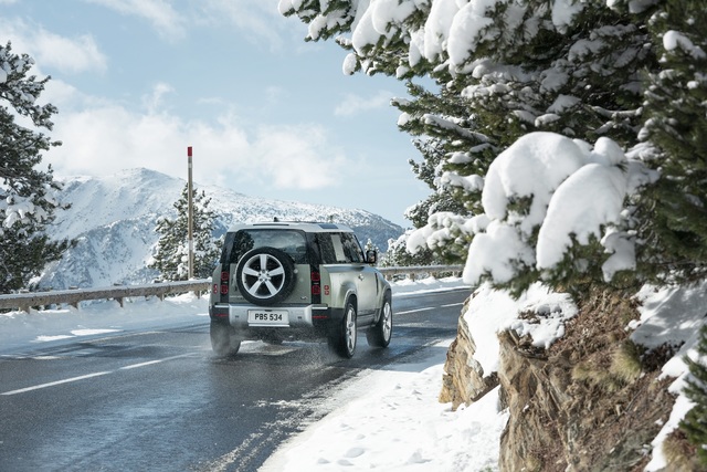 Land Rover Defender Türkiye’de satışa sunuldu - 16