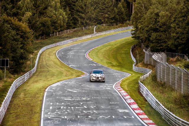 Stelvio QV, 7:51.7 ile 'Ring’in en hızlı SUV modeli unvanını ele geçirdi - 11