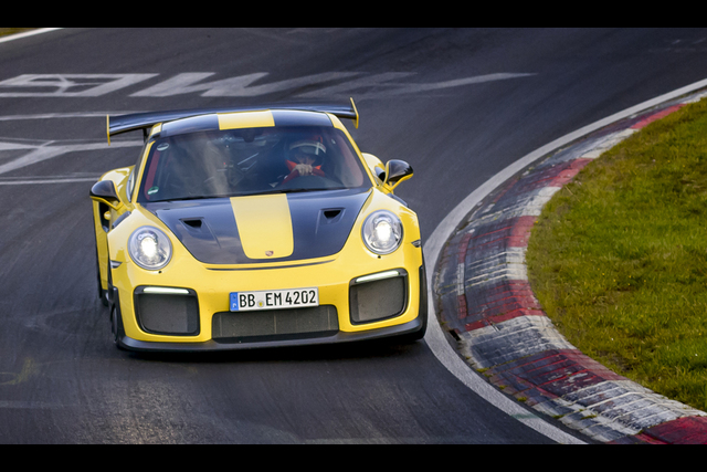 911 GT2 RS, ’Ring rekorunu 6:47.3 ile kırdı! - 1