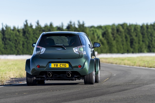 Aston'dan Goodwood'a özel V8 Cygnet - 7