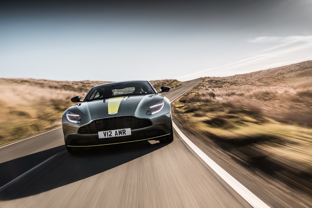 Aston Martin DB11 AMR tanıtıldı - 2