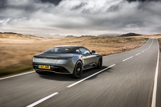 Aston Martin DB11 AMR tanıtıldı - 4