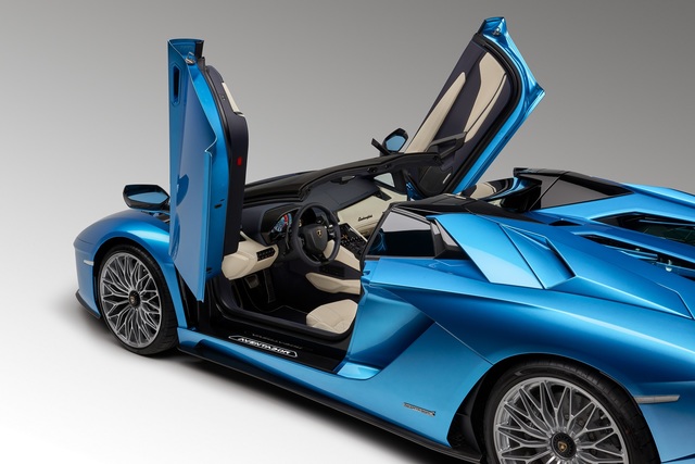 Aventador S Roadster Frankfurt’u bekliyor - 10