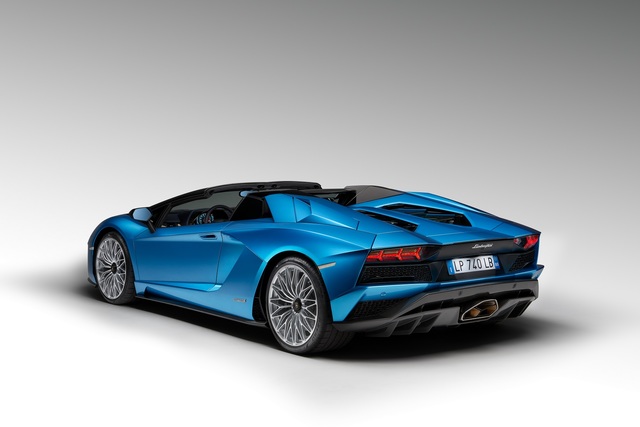 Aventador S Roadster Frankfurt’u bekliyor - 1