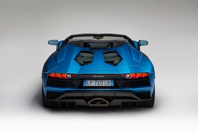 Aventador S Roadster Frankfurt’u bekliyor - 2