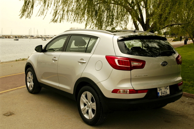 Kia Sportage 1.6 GSL 2WD M/T - 2