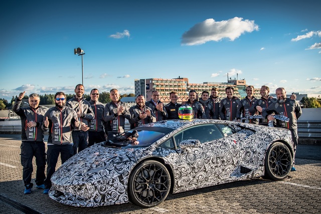 Ring’in yeni kralı Huracan Performante - 1