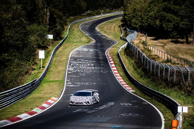 Ring’in yeni kralı Huracan Performante - 2