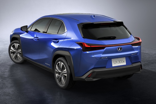 Lexus ilk elektrikli modelini üretti: UX 300e - 2