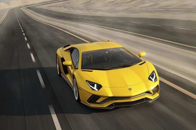 Lamborghini Aventador S: 740 bg ve 4WS - 1