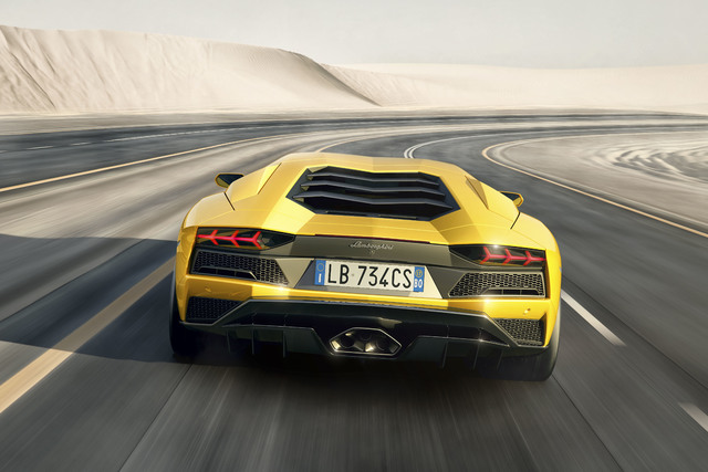 Lamborghini Aventador S: 740 bg ve 4WS - 4