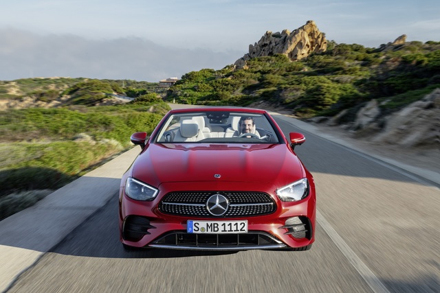 Mercedes, sedandan sonra E Serisi Coupe ve Cabriolet’yi de makyajladı - 14