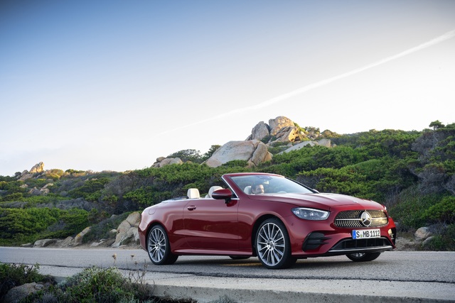 Mercedes, sedandan sonra E Serisi Coupe ve Cabriolet’yi de makyajladı - 10