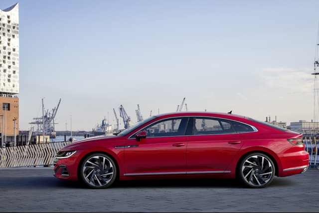 Volkswagen Arteon makyajlandı, Shooting Brake versiyonu eklendi - 2